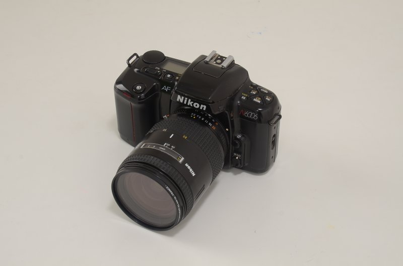 Nikon N6006 + 28-85