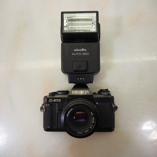 Minolta X-570+50mm f/2+Flash Auto 320