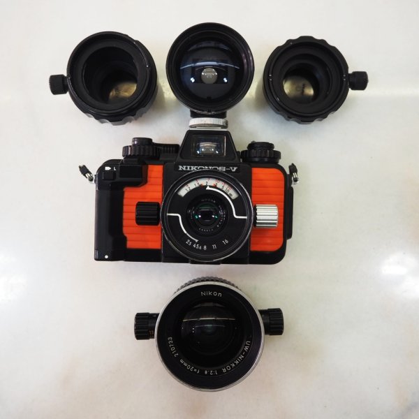 Nikonos V + 35mm + 20mm + 2 tubi macro + flash