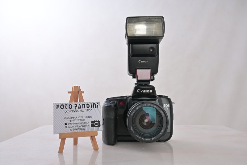 Canon Eos 5 + Canon 24-85 mm + flash